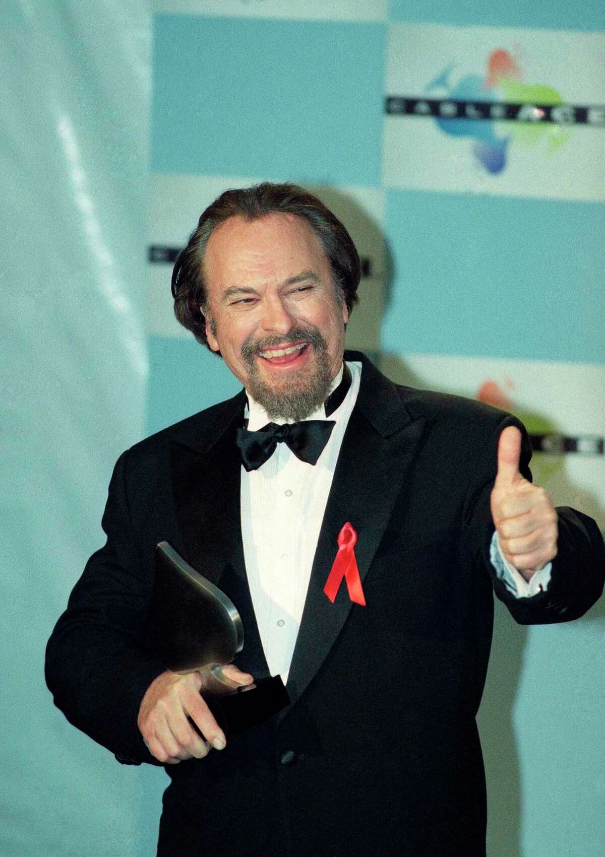 FILE - In this Jan. 15, 1995, file photo, actor Rip Torn gives a thumbs-up to photographers after winning for Best Actor in a Comedy Series for HBO's "The Larry Sanders Show," at the 16th annual CableACE Awards ceremony, in Los Angeles. Award-winning television, film and theater actor Torn has died at the age of 88, his publicist announced Tuesday, July 9, 2019. (AP Photo/Michael Caulfield, File)
