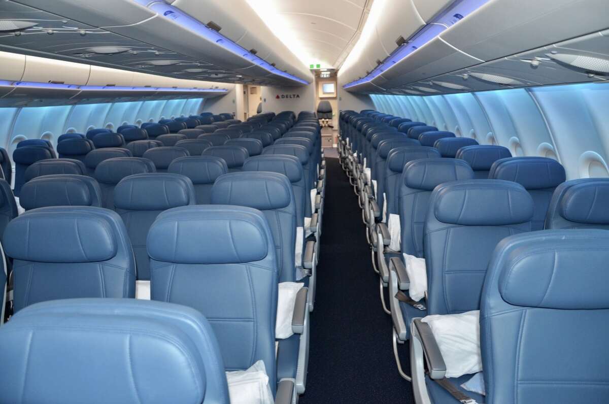 Delta's newest jet is set for West Coast routes [PHOTOS]