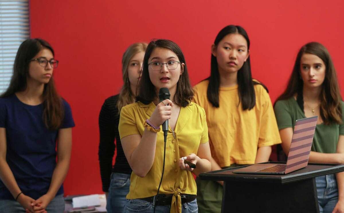 When the Sunrise Movement, a youth-led political organization making climate change an urgent priority in the United States, hosted a Houston town hall, organizers were pleasantly surprised to welcome nearly 100 adults.