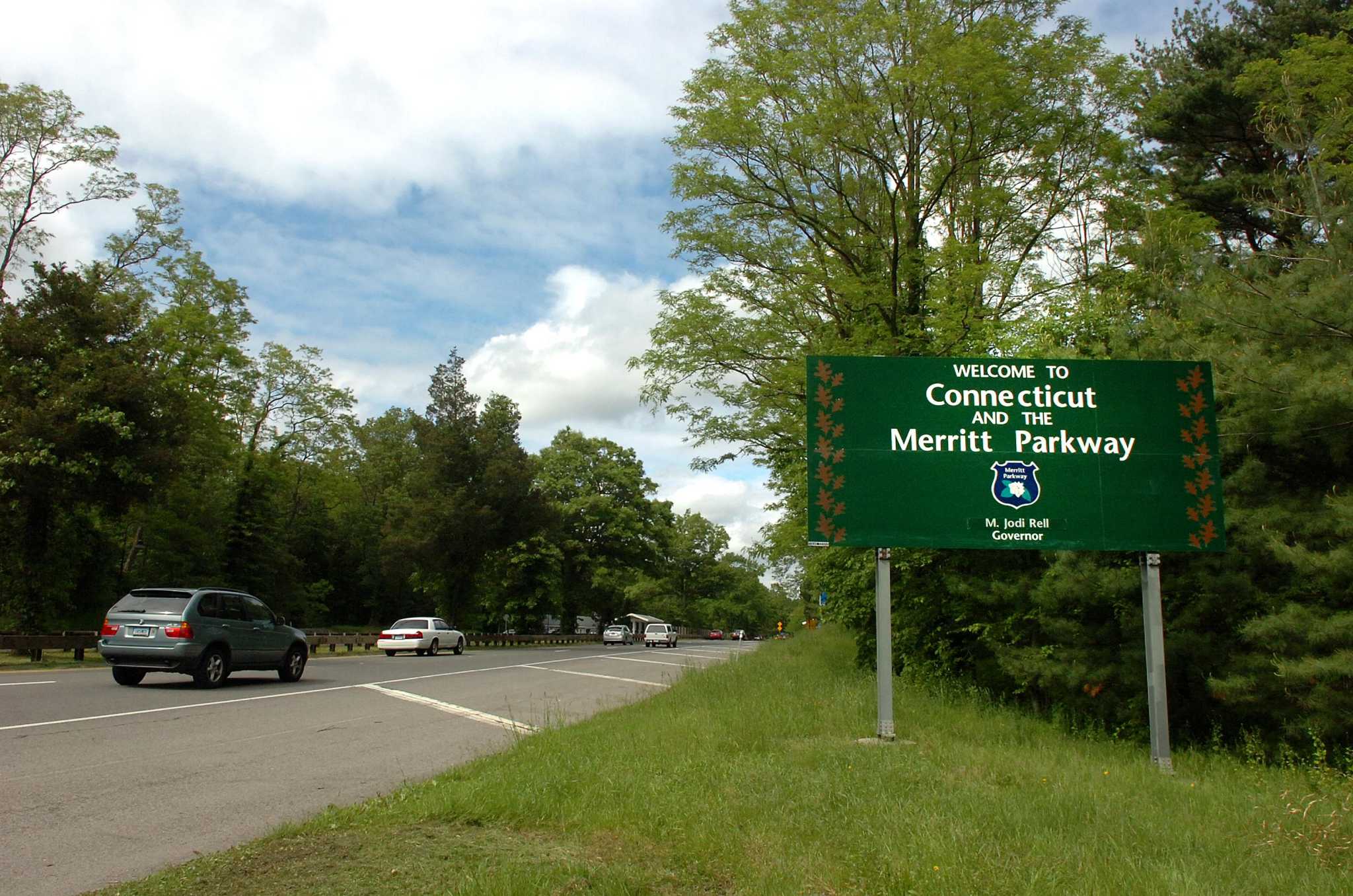 予約販売】本』 海外輸入 道路標識 Connecticut Merritt Parkway highway marker road sign  flower shiel 家具、インテリア