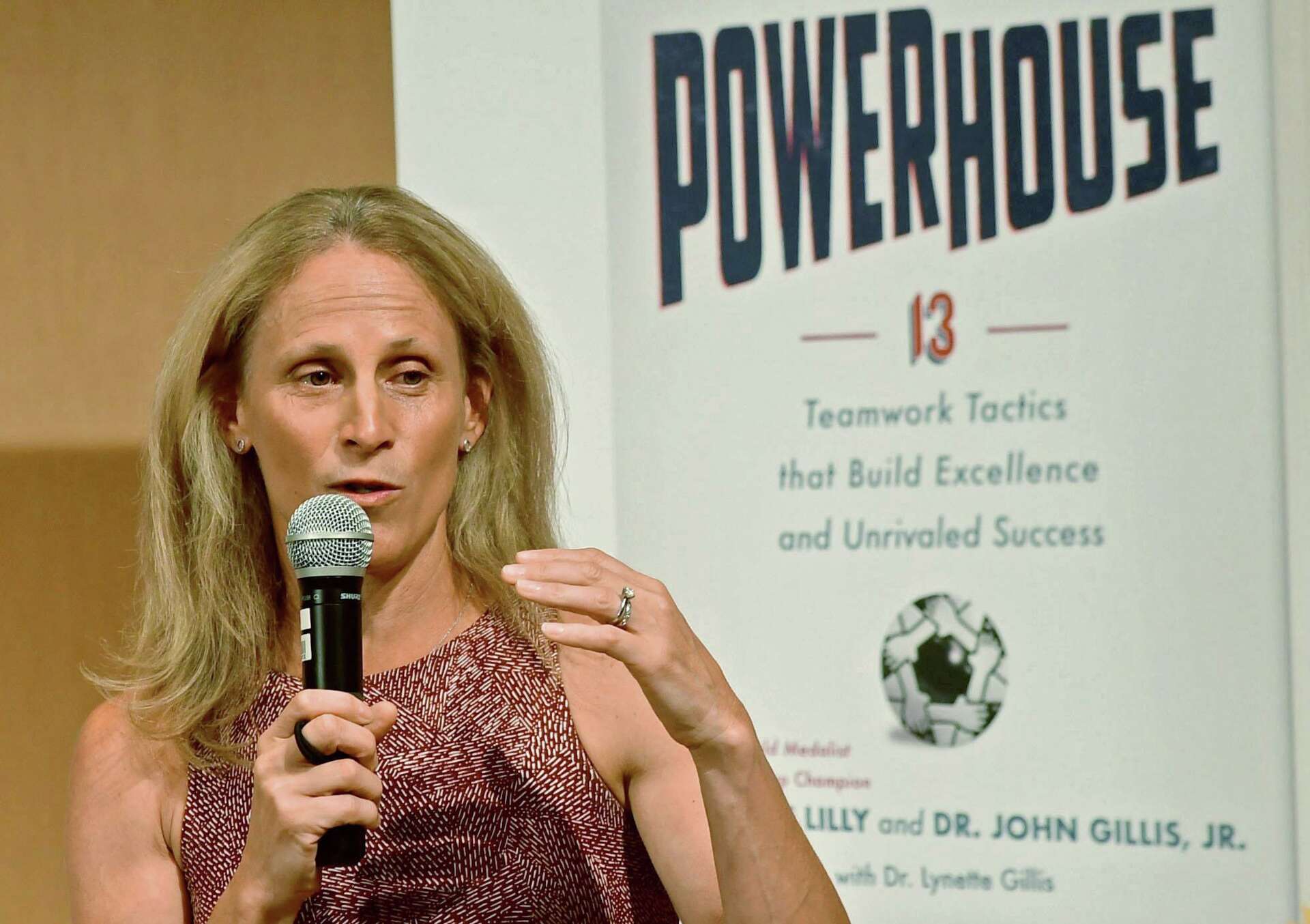 Kristine Lilly returns home to talk to fans