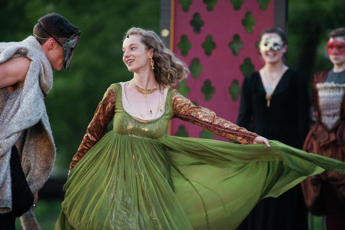 Marshall Taylor Thurman plays King Henry VIII, Kate McMorran as Anne Bullen.