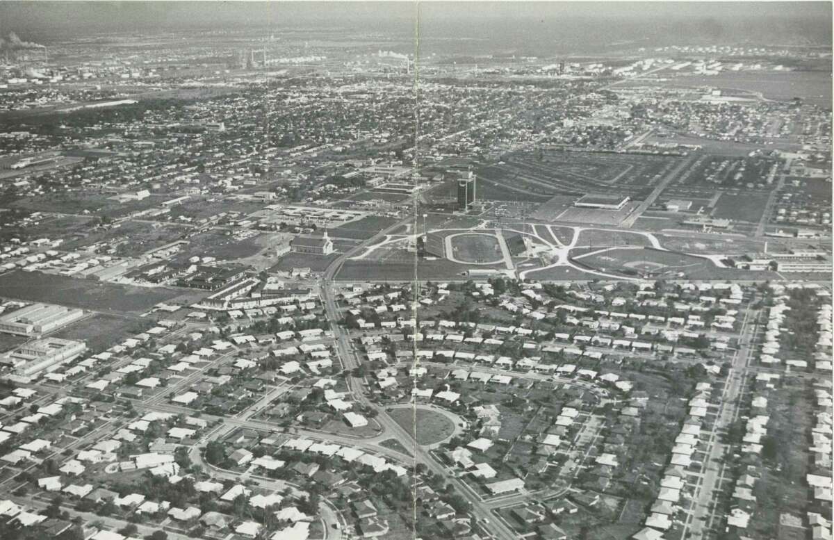 An aerial shot of Pasadena from May 1964: The tall building in the center is First Pasadena State Bank.