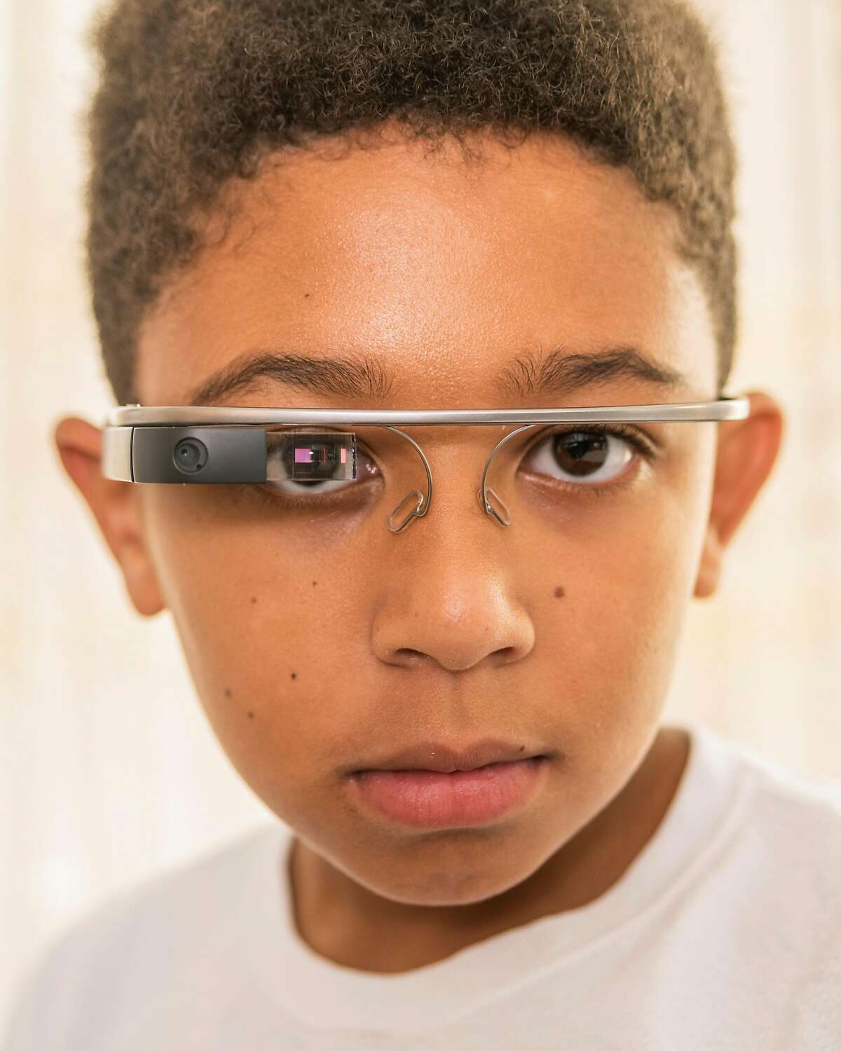 Esaïe Prickett, wearing Google Glass, at his home in Morgan Hill, Calif., July 10, 2019. Prickett, who has autism, tested an app on the computerized glasses in a clinical trial meant to help him learn how to recognize emotions and make eye contact with those around him. (Cayce Clifford/The New York Times)