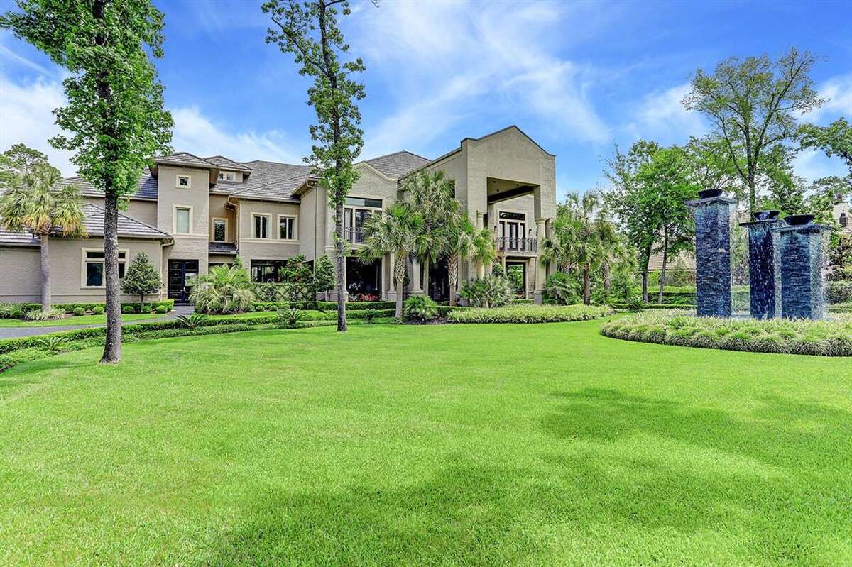 Price drops on The Woodlands mansion and its 'biggest closet in the US'