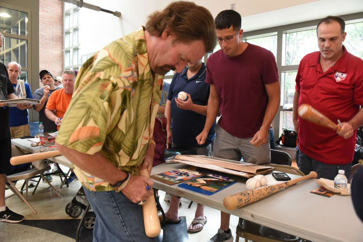 Hall of Famers land at Albany airport en route to Cooperstown