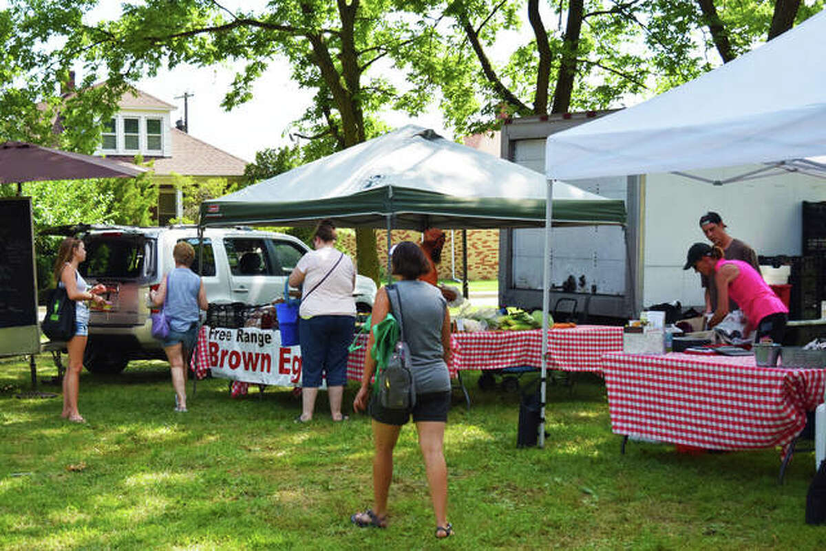 PHOTOS Summer heat and shoppers unite at Maryville Farmers’ Market