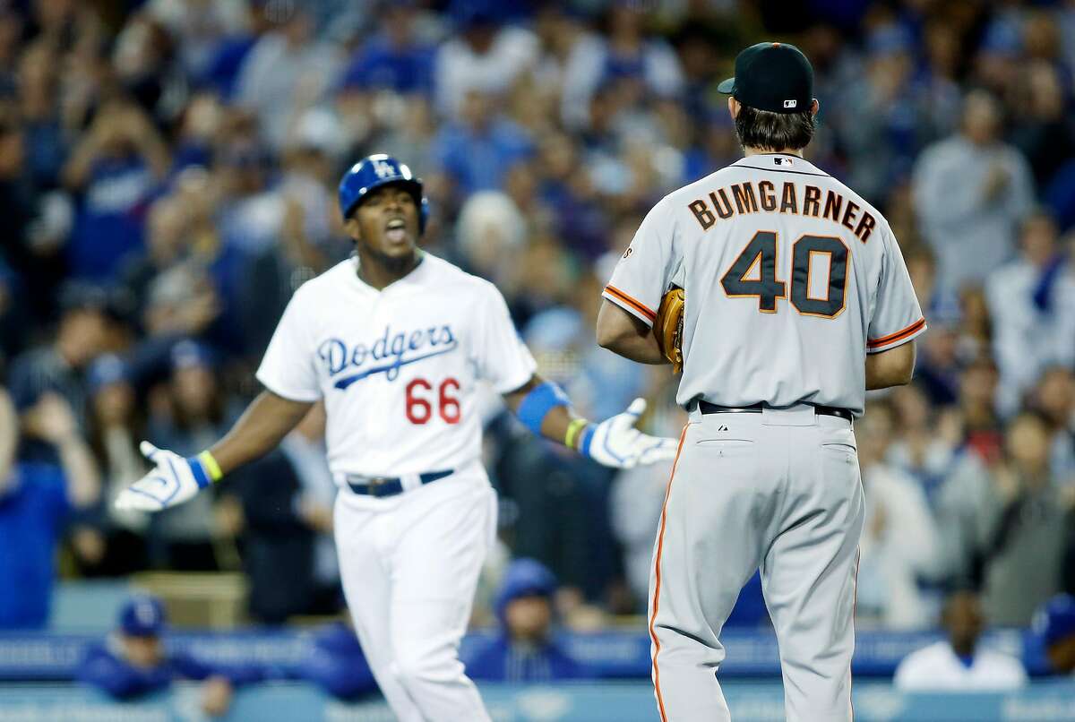 Dodgers Video: Max Muncy Exchanges Words With Madison Bumgarner After  Hitting Home Run