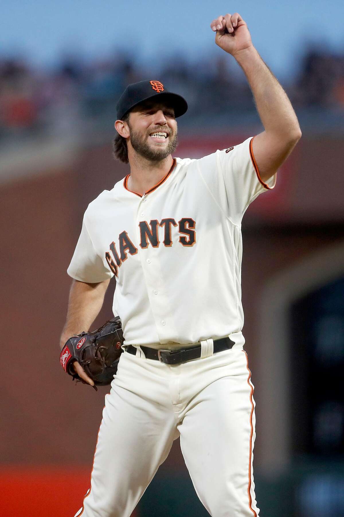 Madison Bumgarner gets standing ovation during return to Oracle Park