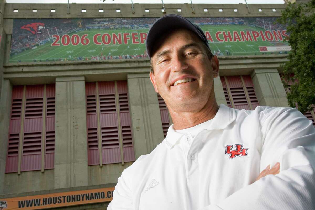 Former UH football coach Art Briles, show in 2007, was among the high-profile coaches reported to have lost money to David Salinas.
