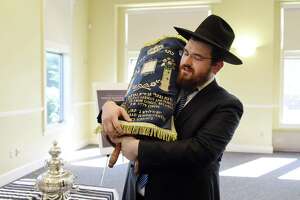 Colonie Chabad answers '50 biggest questions about Jews'