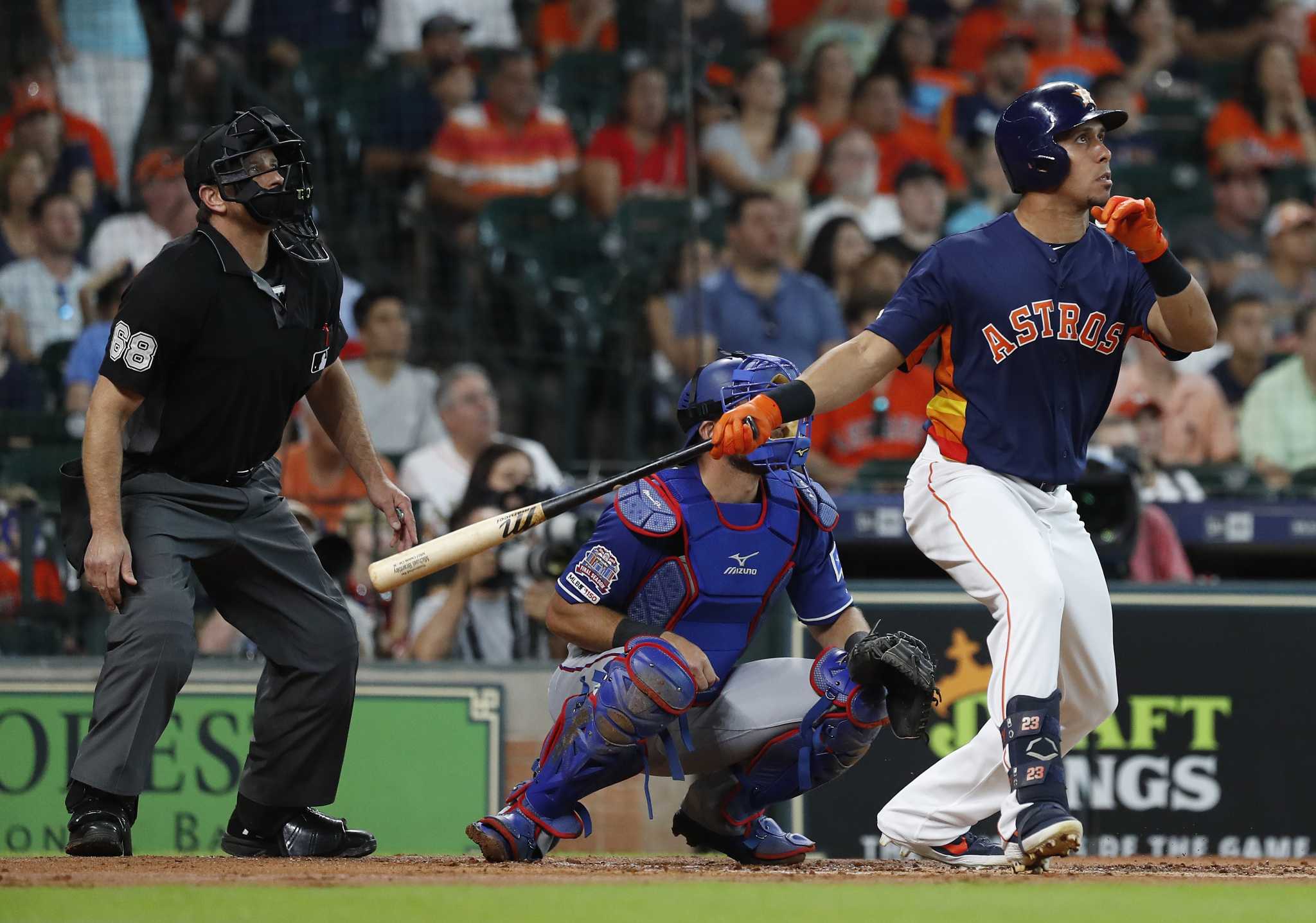 Houston Astros: Aledmys Díaz agrees to deal with A's, report says
