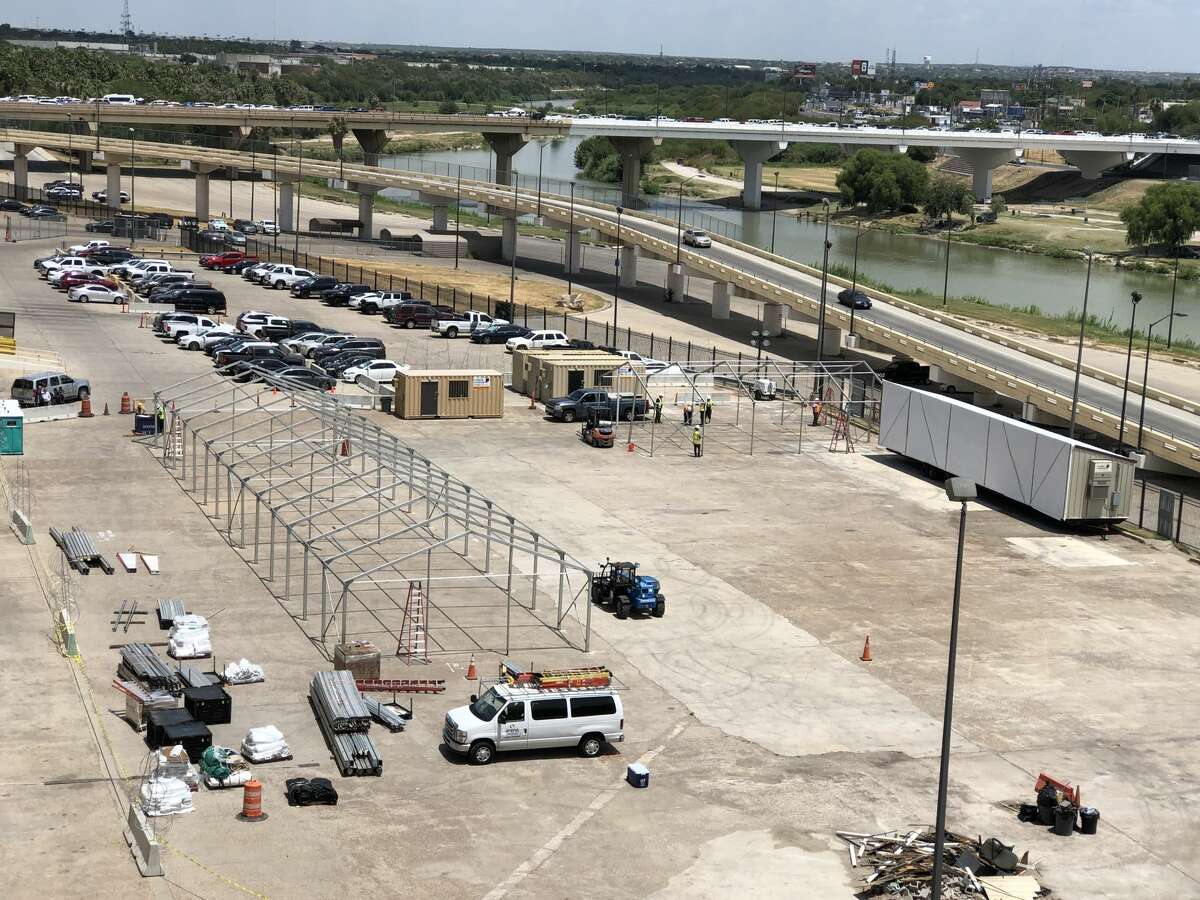 These photos show the construction of tent facilities in Laredo for asylum seekers near the International Bridge.