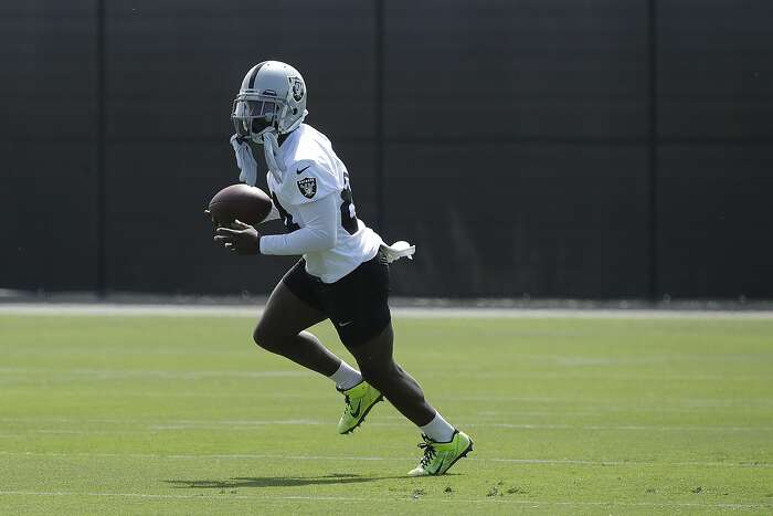 Raiders' starters sharp in 33-26 preseason win at Arizona