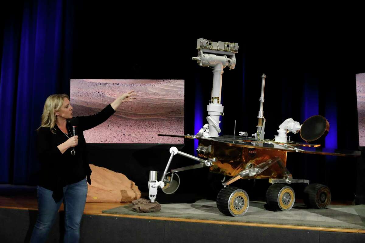 Mars 2020 project system engineer Jennifer Trosper, left, points to a replica of the Mars Exploration Rover Opportunity during a mission briefing at NASA's Jet Propulsion Laboratory Wednesday, Feb. 13, 2019, in Pasadena, Calif. (AP Photo/Marcio Jose Sanchez)