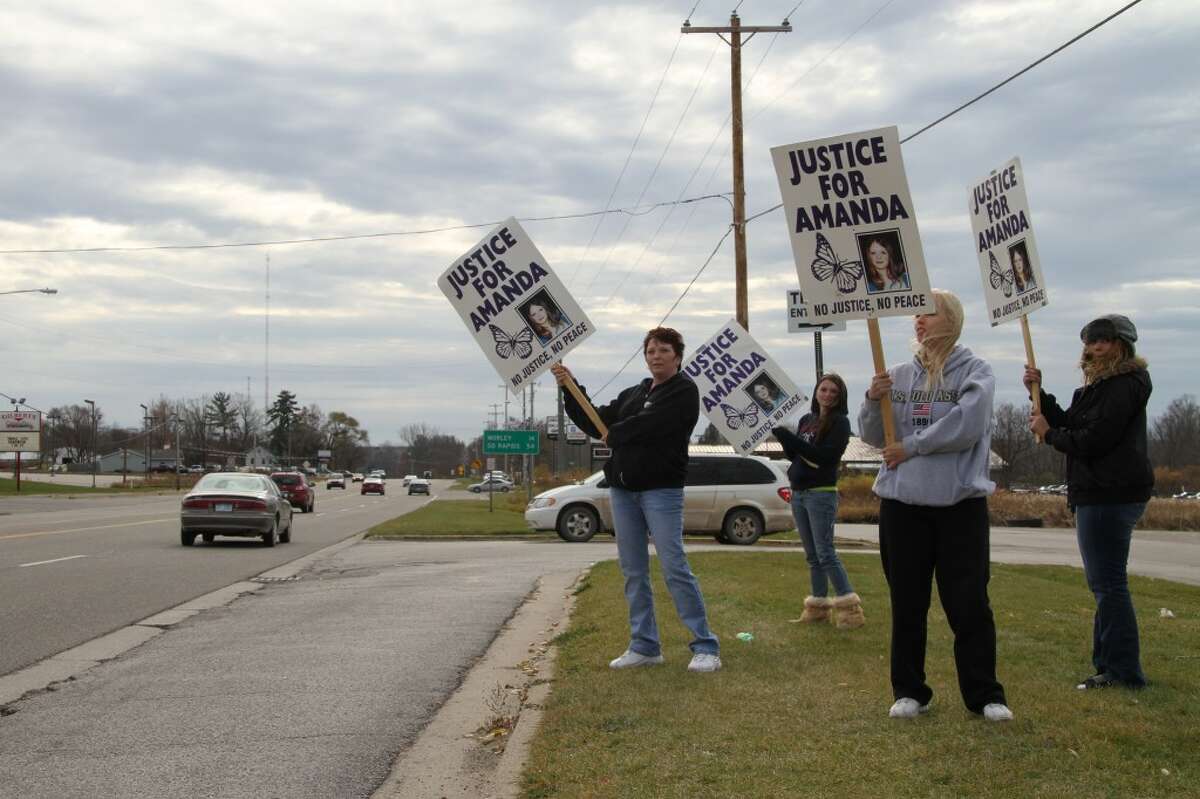PROTEST: Tammy Vonrosen, left, and Vicki Lankey, in grey, hold protest signs with friends on Nov. 7 outside of Big Daddy’s 24-Hour Towing, located on Northland Drive south of Quality Inn and Suites. The group picketed outside the business, which employed Cecil Wallis Sr., a suspect in the 2004 murder of Vicki Lankey’s daughter, Amanda. Wallis committed suicide three days later. (Pioneer photos/ Jon Eppley)