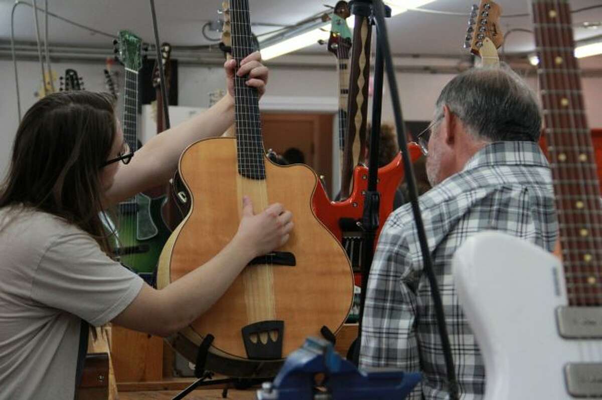Galloup Guitars hosts guitars from around the world