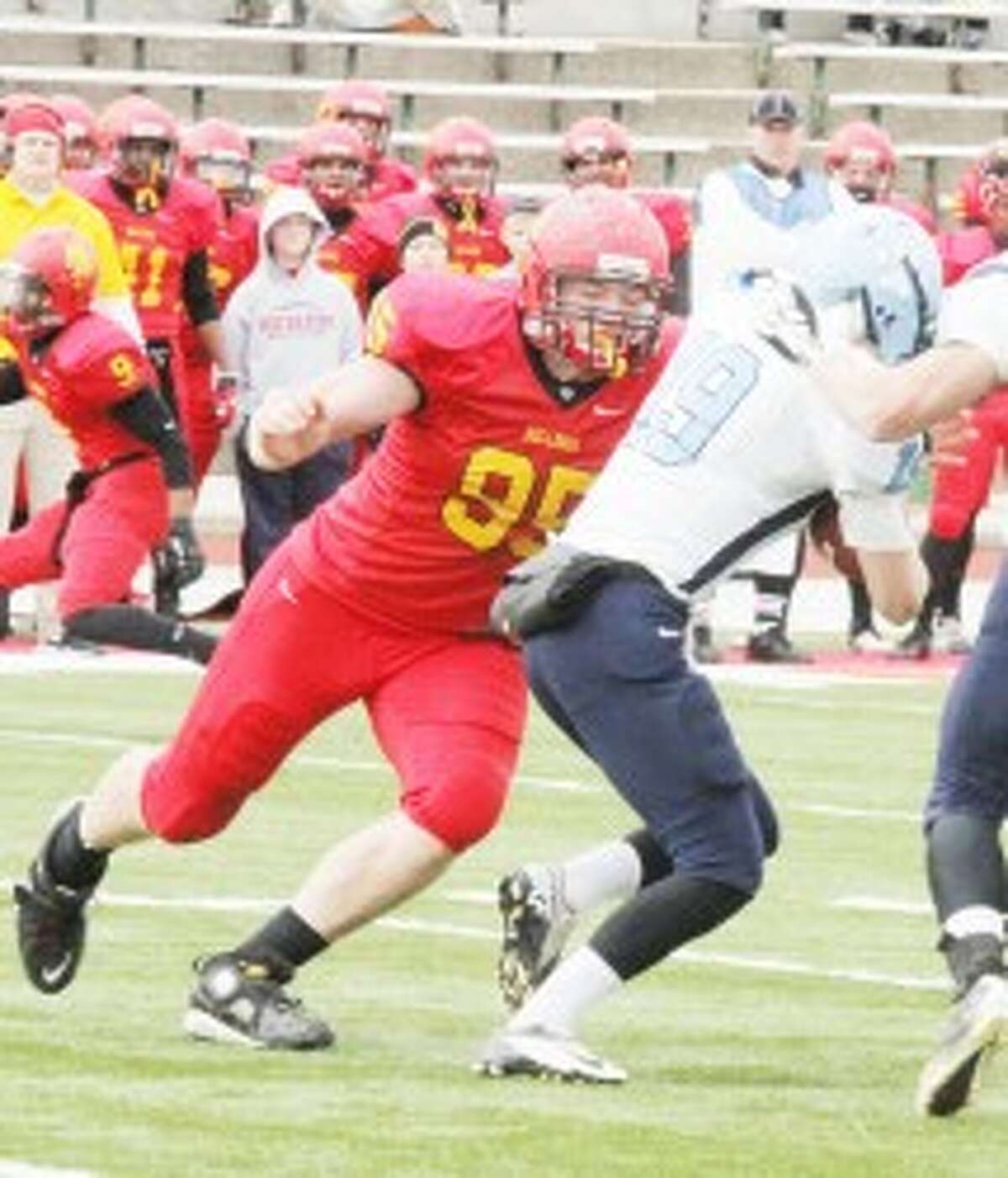 IMPOSING PRESENCE: Former Ferris State defensive end Brad Iskow (95) is preparing for the NFL draft by participating in a pre-combine training program in Indianapolis, Ind. Iskow will participate in a pro day at Grand Valley State University on March 11. (Pioneer file photo)