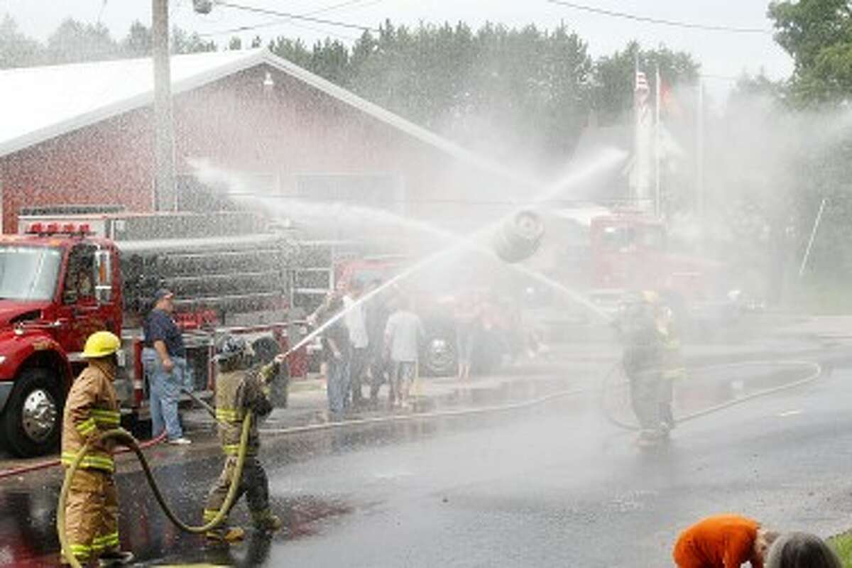 WATER BATTLE: Tustin Daze will feature the annual Water Battle between firemen at the Tustin Fire Department. The battle will begin at 2:30 p.m. on Saturday at the Boomer’s Rendezvous parking lot. (Pioneer file photo)