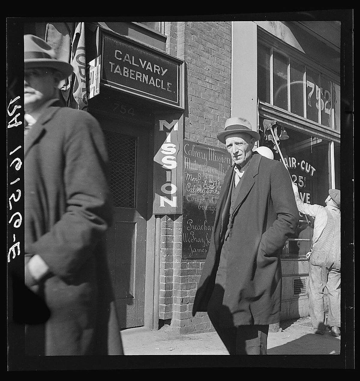 1937年2月，加利福尼亚旧金山，被称为“贫民窟”的霍华德街