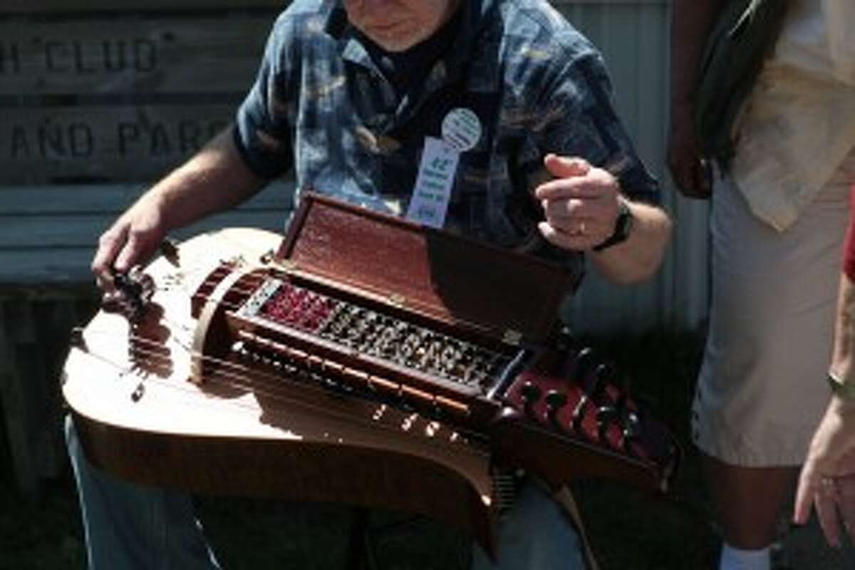 Dulcimer Funfest instills a love for the instrument in younger generations