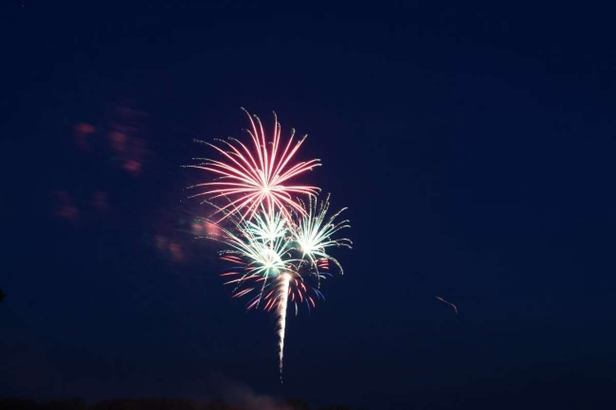 Fireworks offer booming time on Chippewa Lake