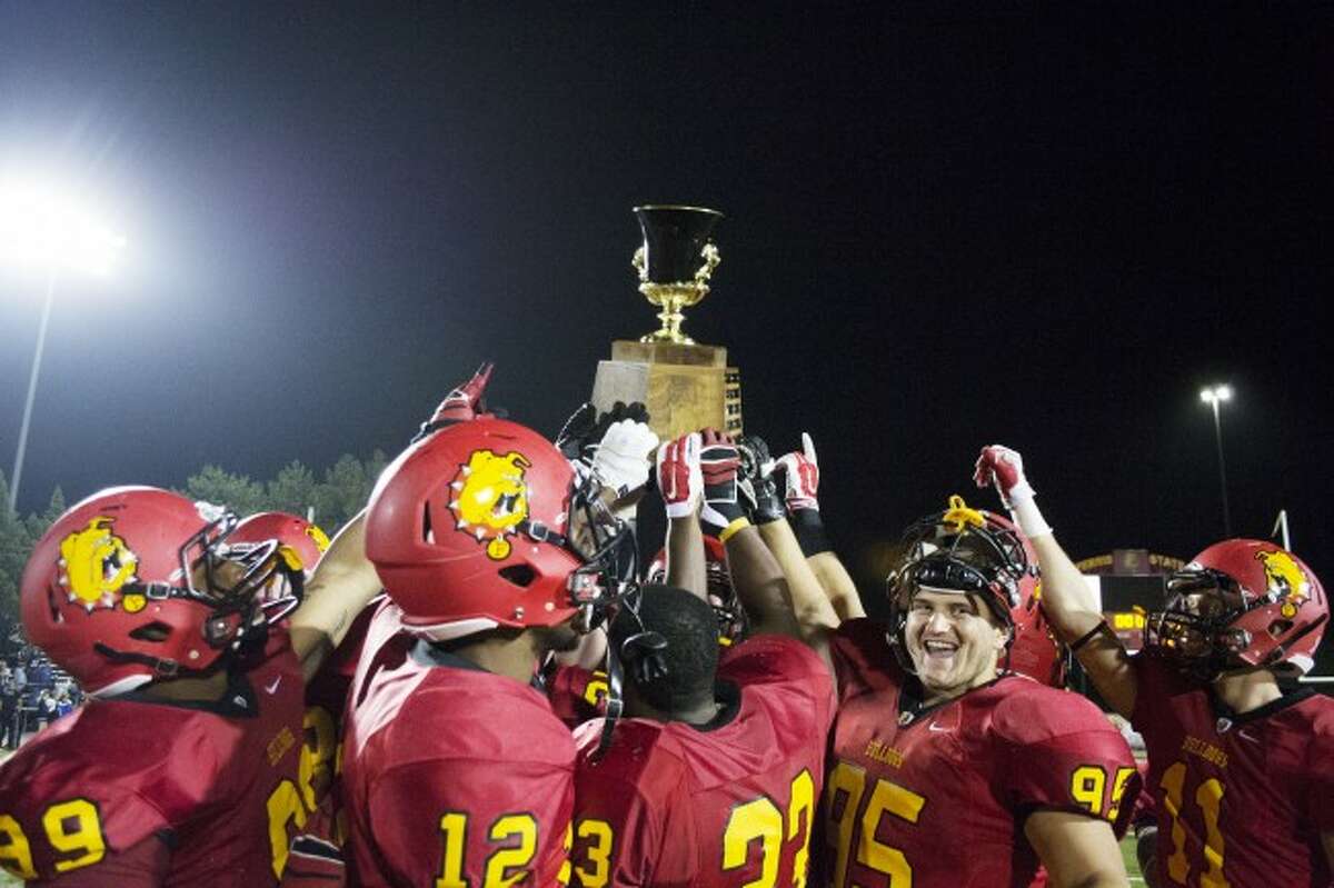 Bulldogs trounce Lakers to keep AnchorBone Trophy