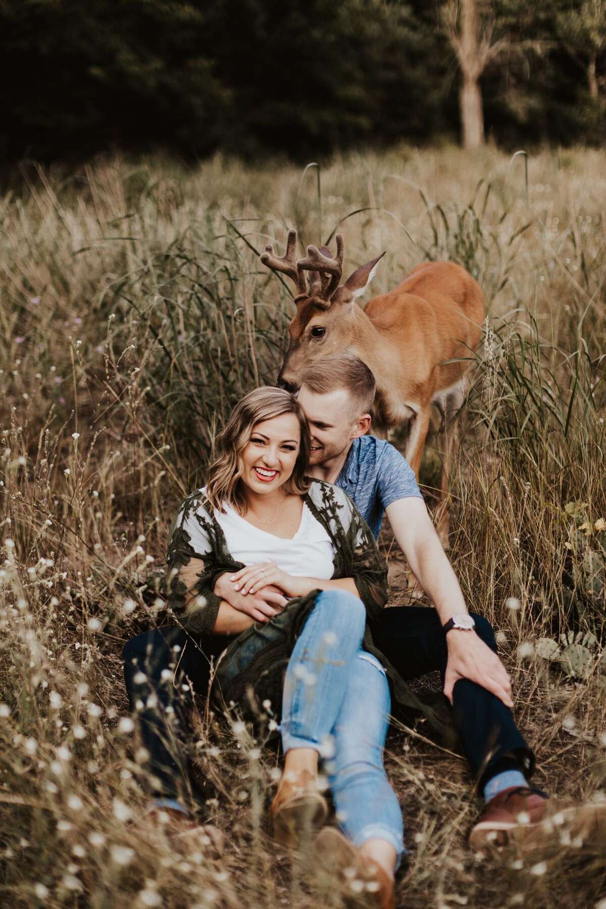 Surprise visitor makes for magical engagement photo shoot
