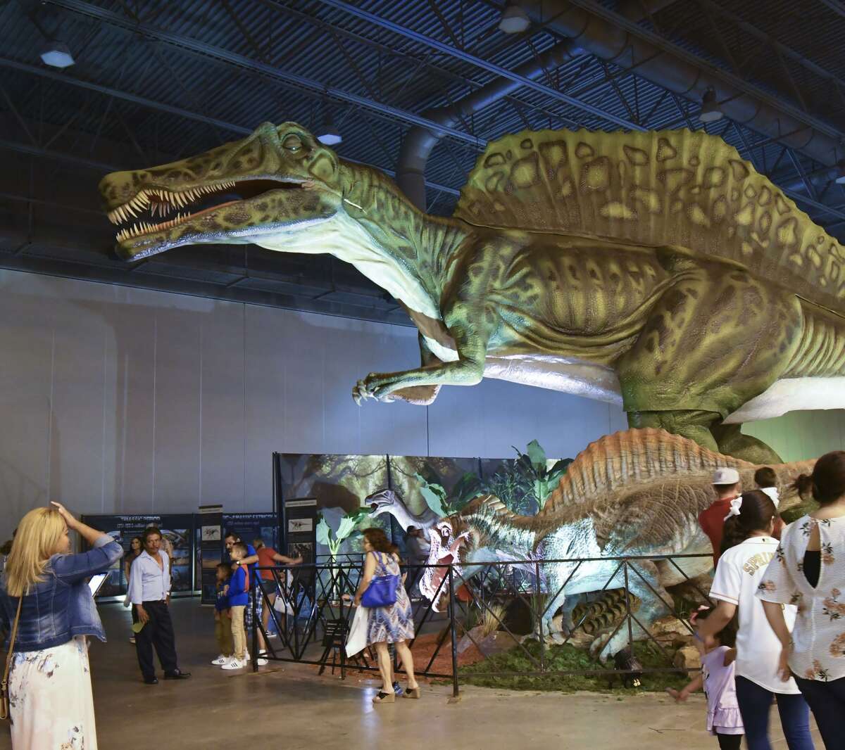 Houston company makes dinosaurs come alive in Jurassic Quest