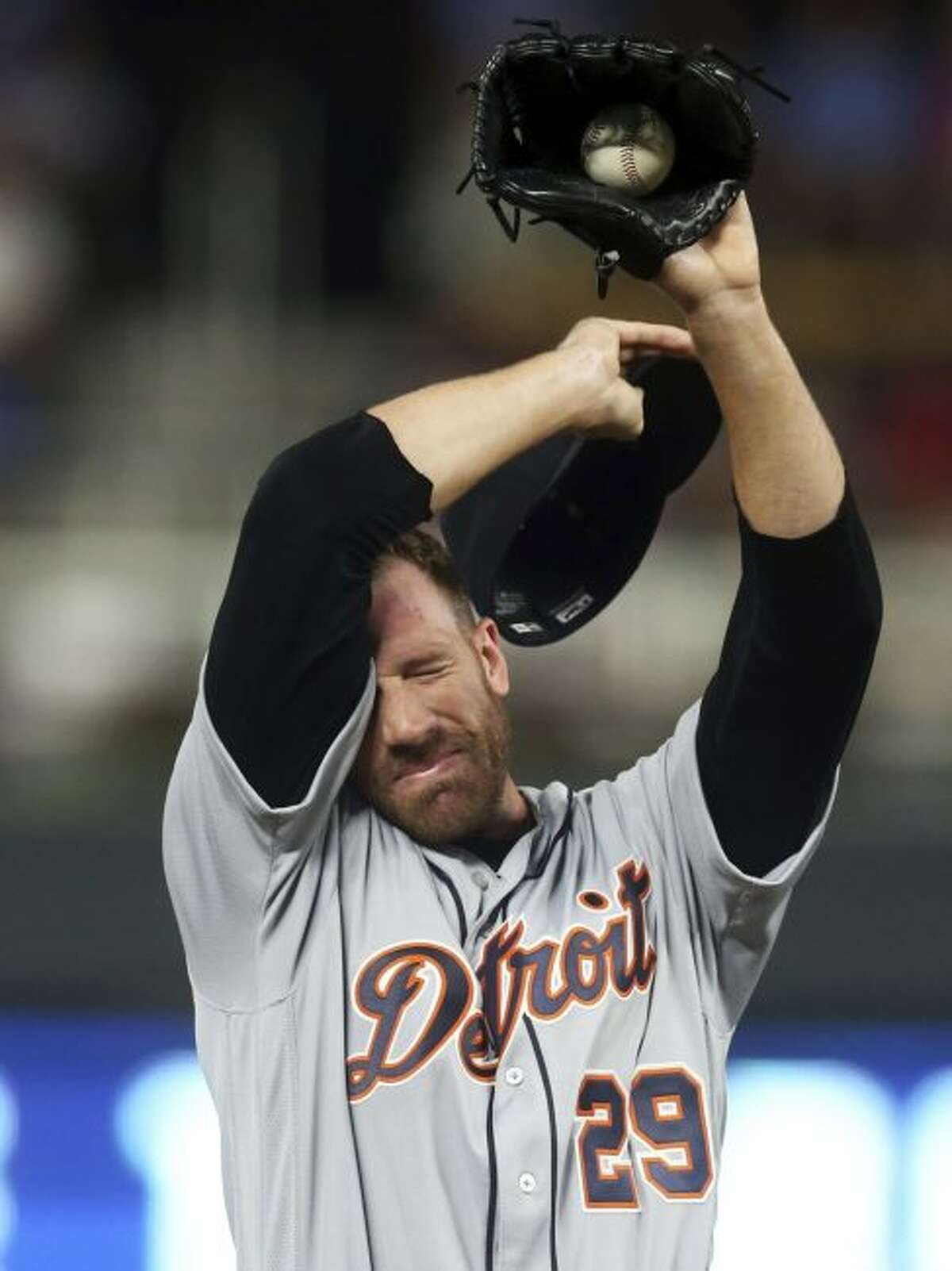 Detroit Tigers pitcher Zach McAllister wipes his face after giving up a hit to Minnesota Twins’ Logan Forsythe during the sixth inning of a baseball game on Thursday, in Minneapolis. McAllister had gifen up a two-run home run to Ehire Adrianza moments before. (AP Photo/Jim Mone)