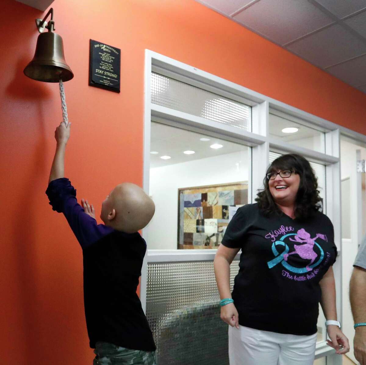 Kaylee Tolleson rings the bell at Texas Children's Hospital signaling that she has finished cancer treatment.