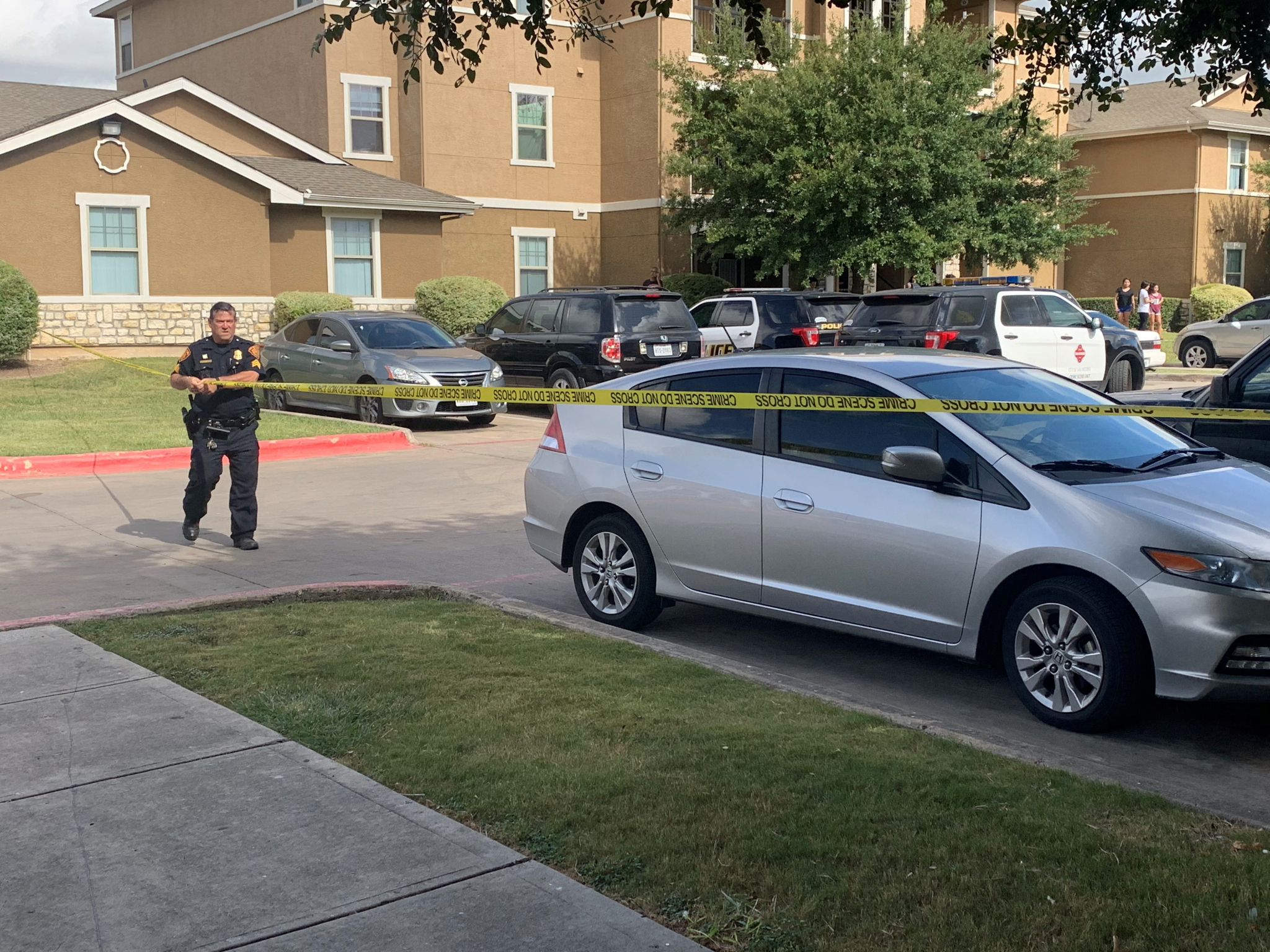 Picture of UPDATE: 1 dead, 1 hospitalized in shooting at West Side apartment complex