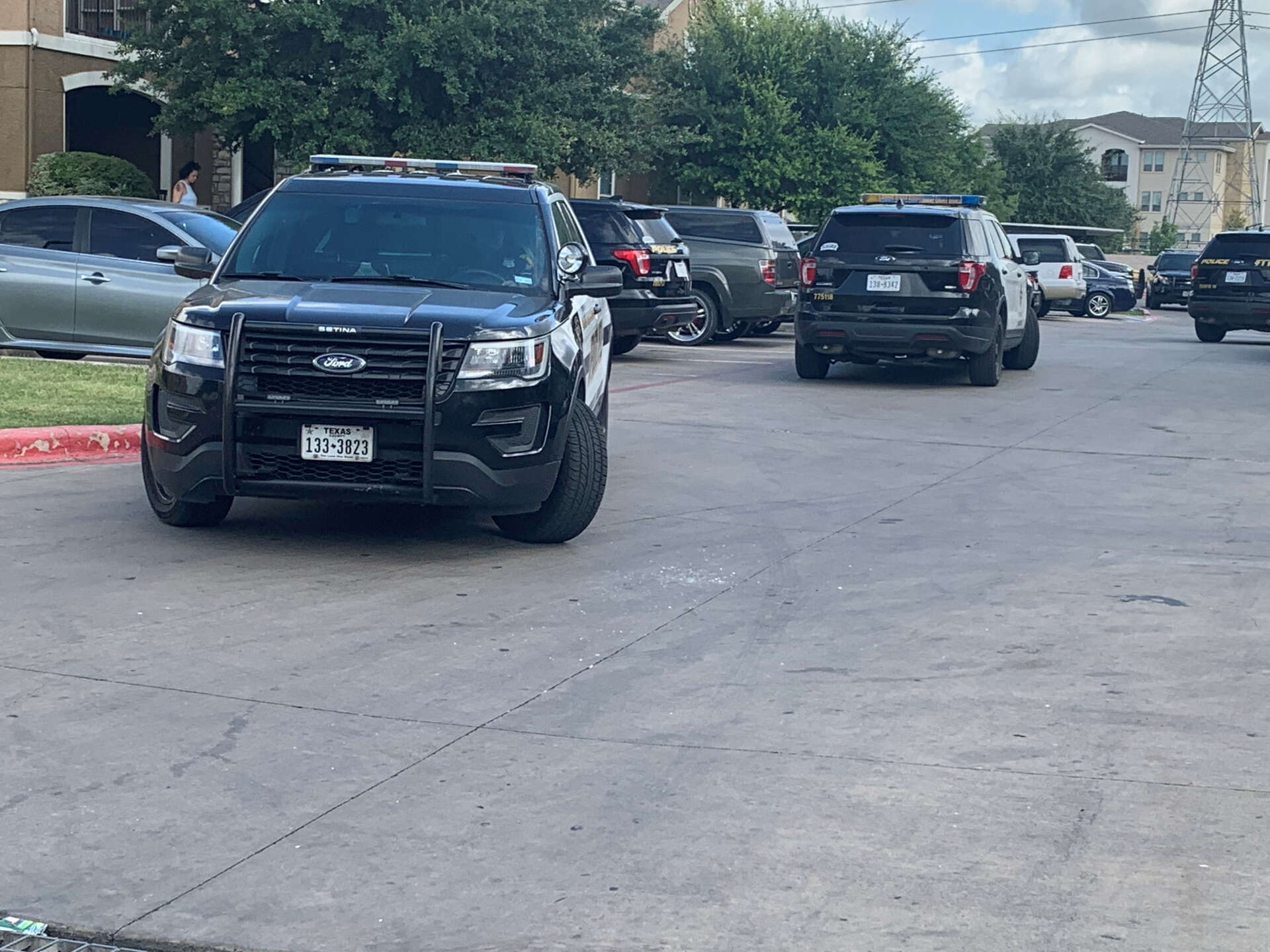 UPDATE: 1 dead, 1 hospitalized in shooting at West Side apartment complex