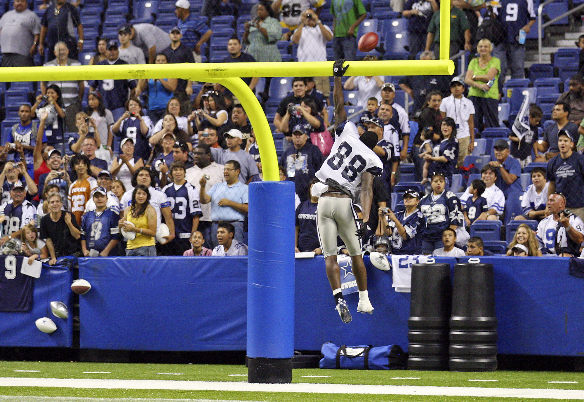 Cowboys receiver hosts football camp at JBSA > Joint Base San Antonio > News