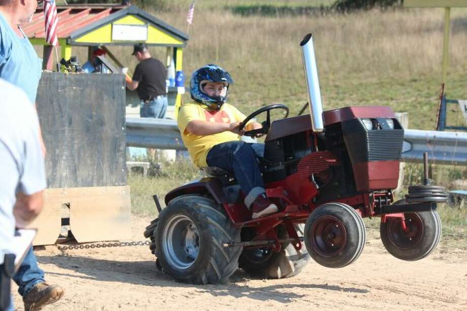 thumbnail image 2 of Two (2) Cheng Shin 23x10.50-12 Super Lug Garden Tractor Pulling Tires - Tubeless 2 of 3
