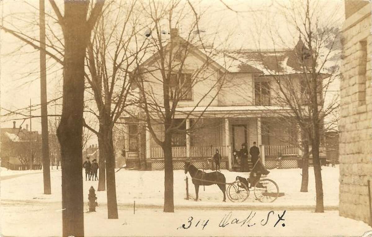 This 1890s picture shows wht the Manistee residence at 314 Oak St. looked like at that time.
