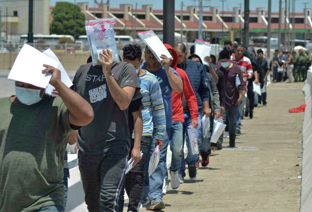 ARCHIVO— En septiembre, la Oficina de Aduanas y Protección Fronteriza detuvo a 28.791 migrantes en los sectores de Texas, lo que representa el 71,1% de todas las detenciones en la frontera suroeste.