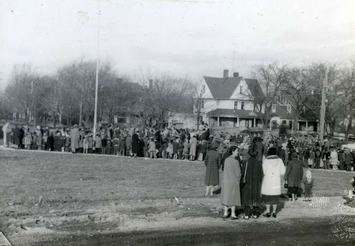 A line of people at the dedication of Jefferson Elementary School in 1955.