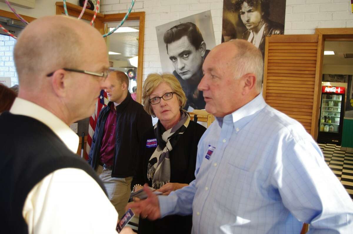 U.S. Senate candidate Pete Hoekstra (right), with his wife Diane, talks with Manistee County Sheriff Dale Kowalkowski. (Dave Yarnell/News Advocate)
