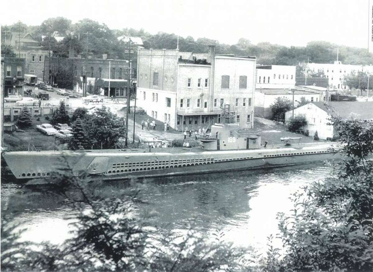 The submarine Tautog visited the port of Manistee in the early 1960s before it was scrapped. One of its guns was placed at the Veterans of Foreign Wars post.