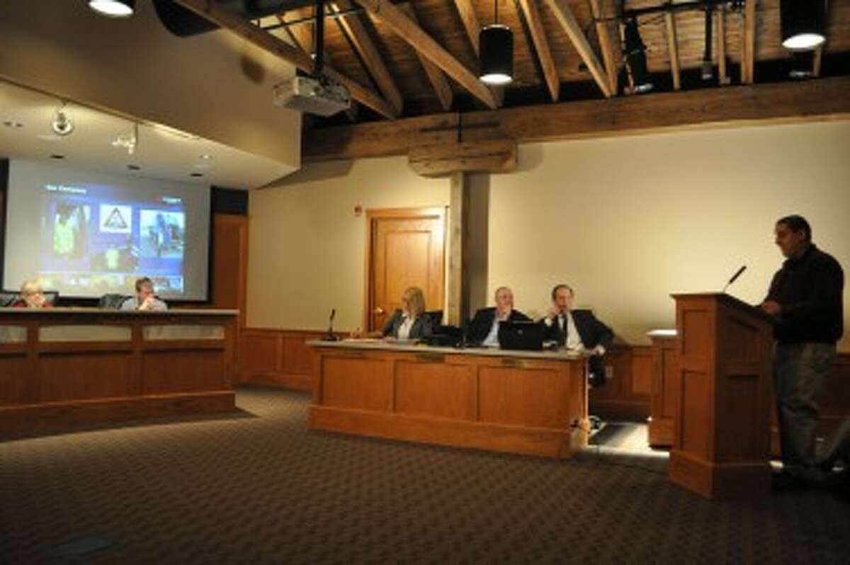 Roger Vasquez (far right) presents Republic Services’ annual report to city council.