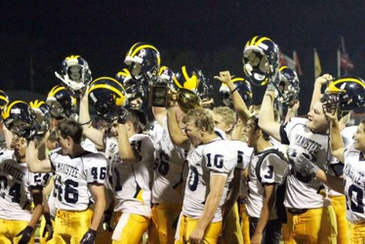 The Chippewas sing their fight song after a 36-34 victory over Ludington on Friday. (Matt Wenzel/News Advocate)