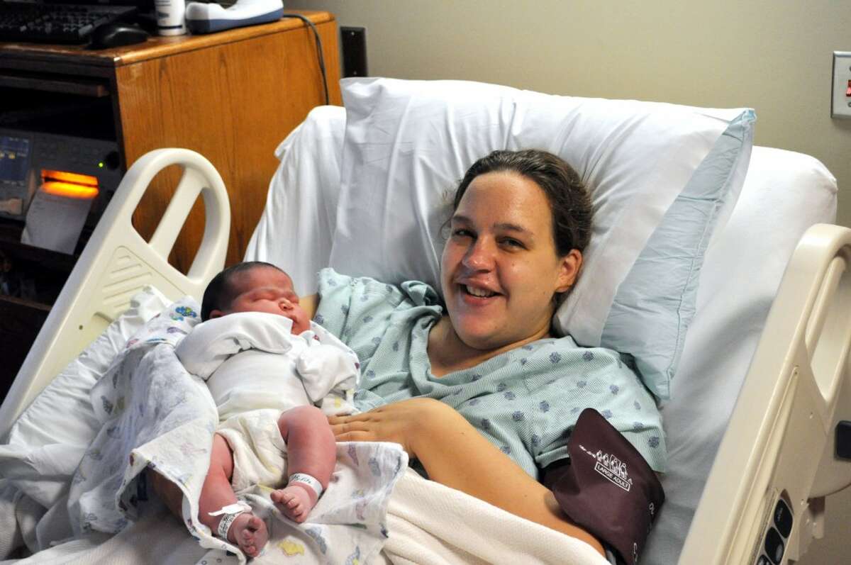 Rachel Schester with her newborn daughter Vivian Mae Brewer.