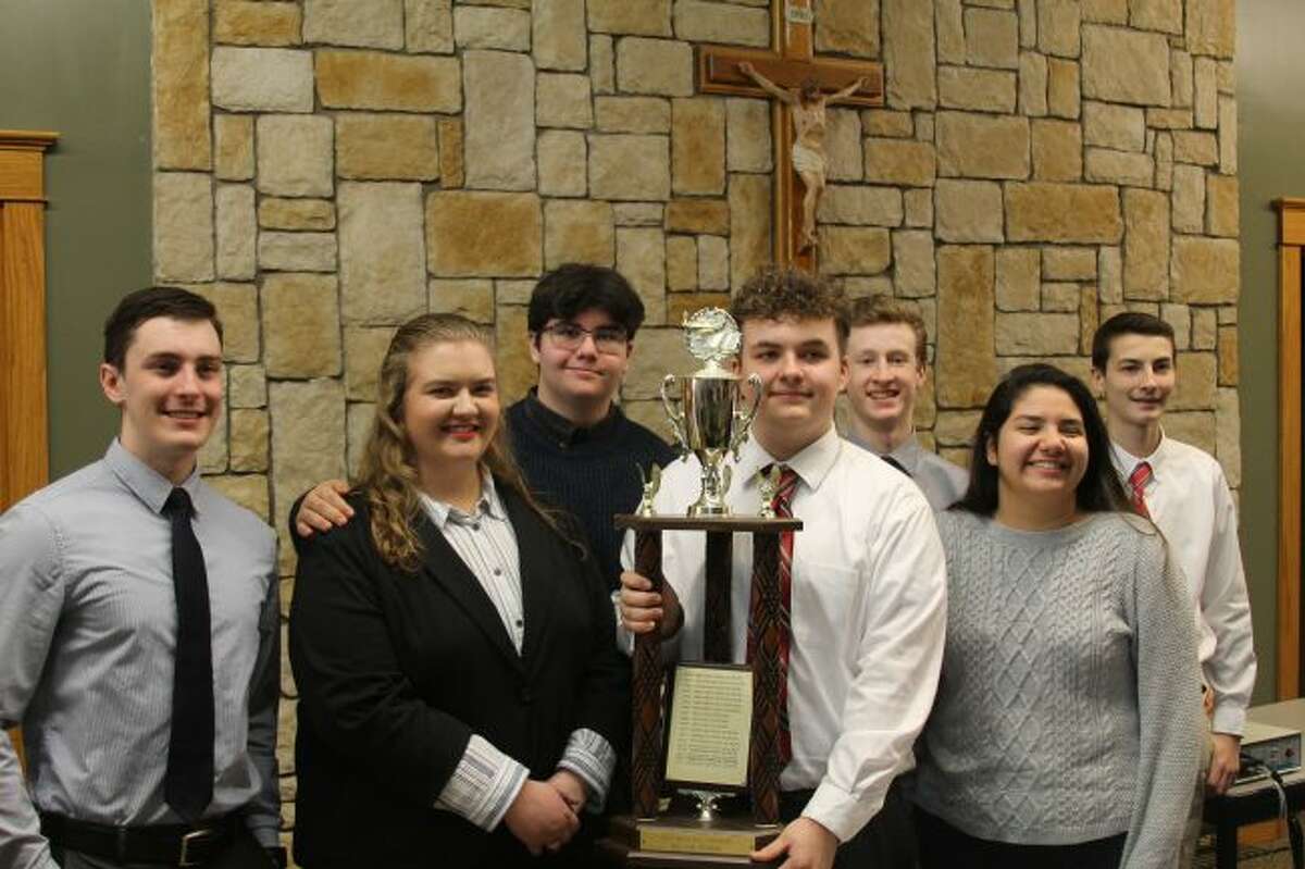 MCC Sabers Quiz Bowl team members Max Papenfuss, Joseph Buswinka, Sam Madsen, Claire Wittlieff, Blake Johnson, Henry Hybza and Elena Pizana celebrate a win for the West Michigan D League title. Sean Dougherty is not pictured. (Ashlyn Korienek/News Advocate)