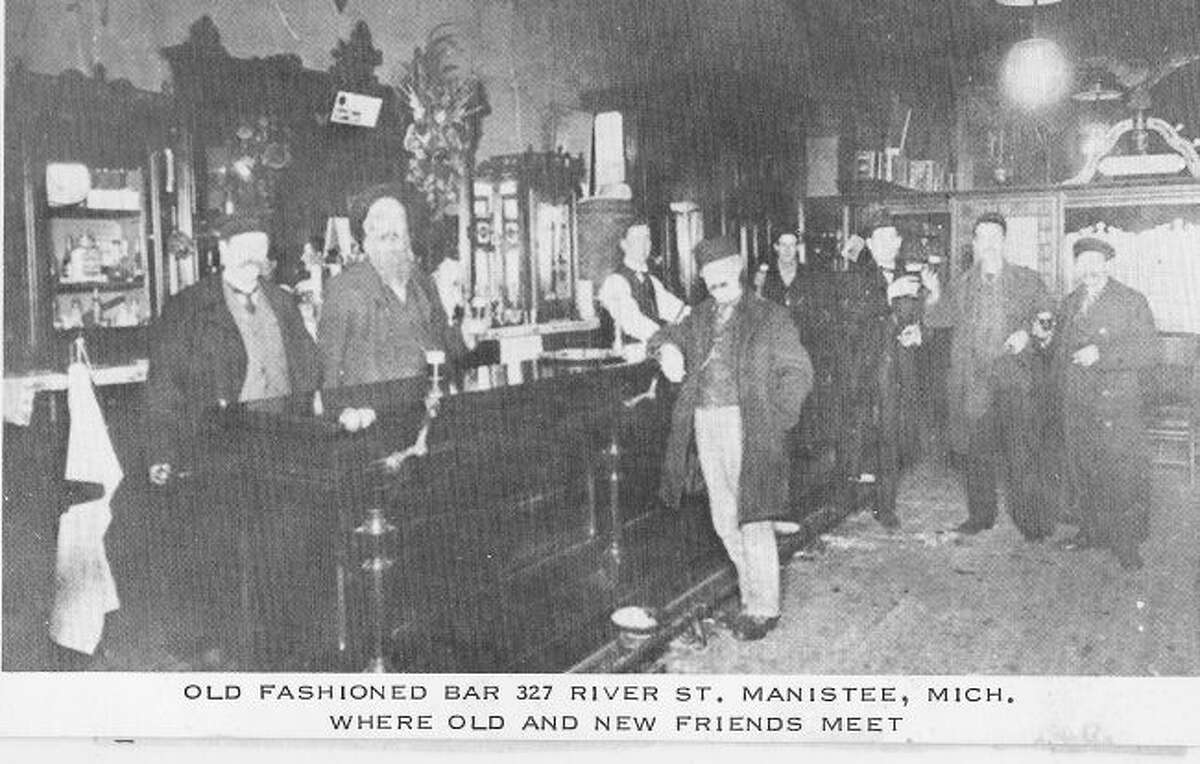 The Old Fashioned Bar was a place where locals congregated to enjoy their favorite beverage in the early 1900s.