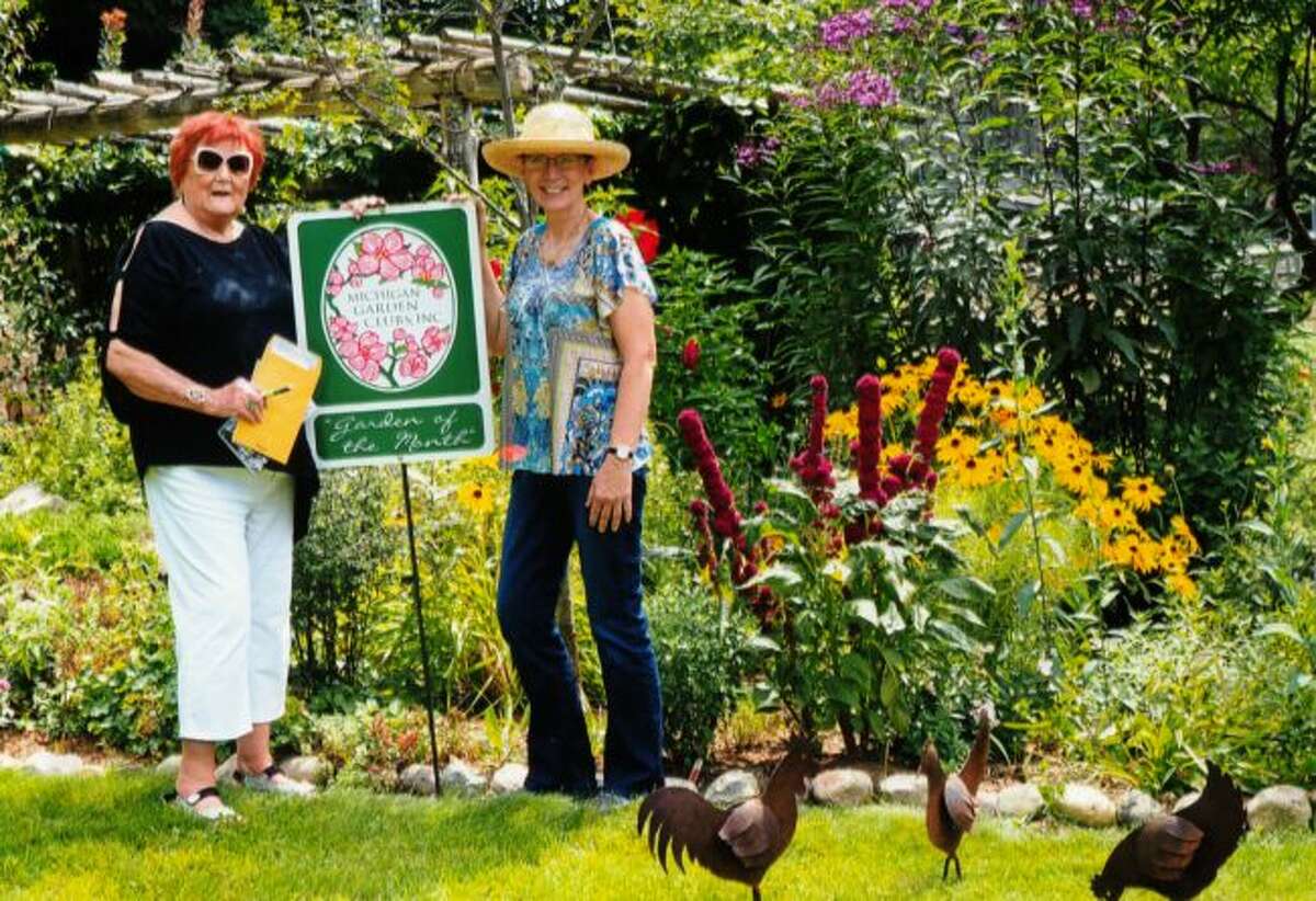 Carol Krull (left) presented Darla (right) with the Garden of the Month honor. (Courtesy Photo)