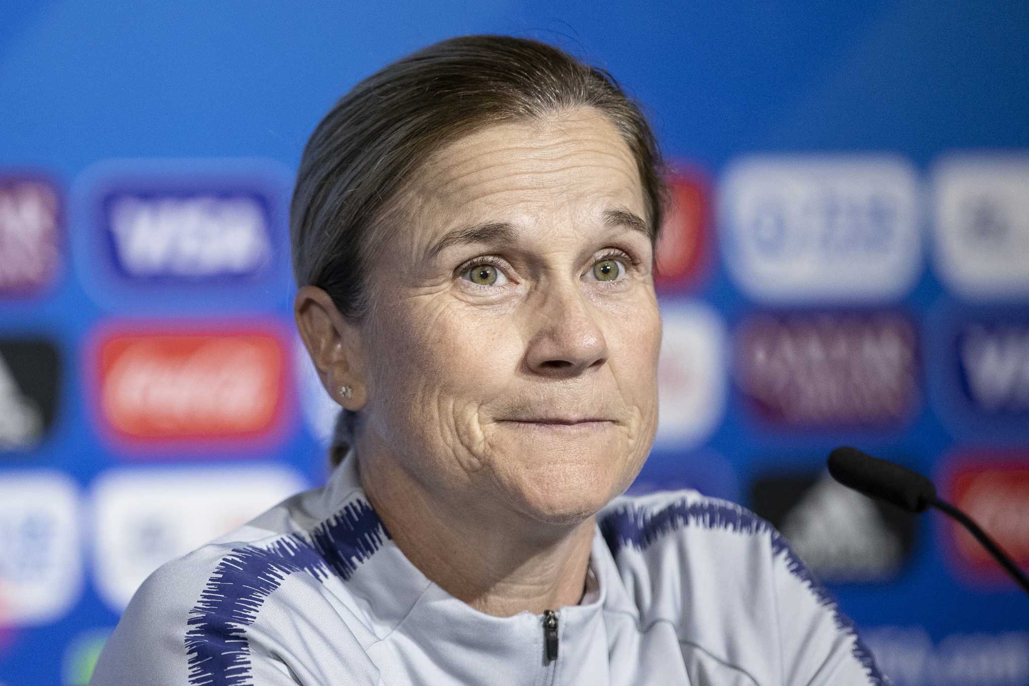 U.S. women's soccer coach to step down