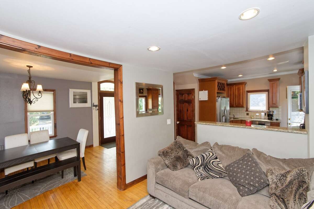 Photos 4 homes new on the market