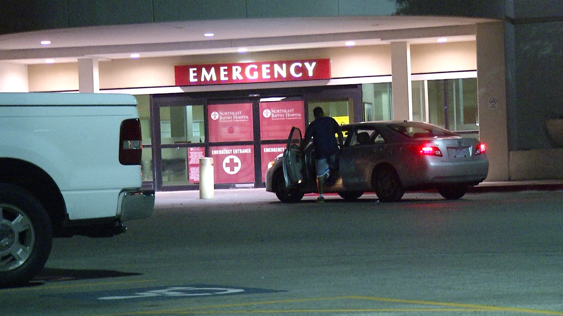 Man shot in neck at San Antonio apartment complex, police say