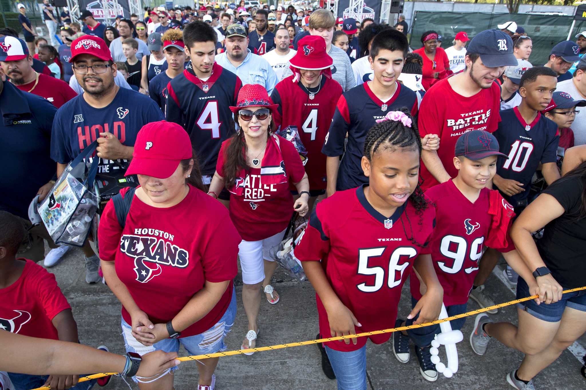 Fans line up early at Texans' first open practice